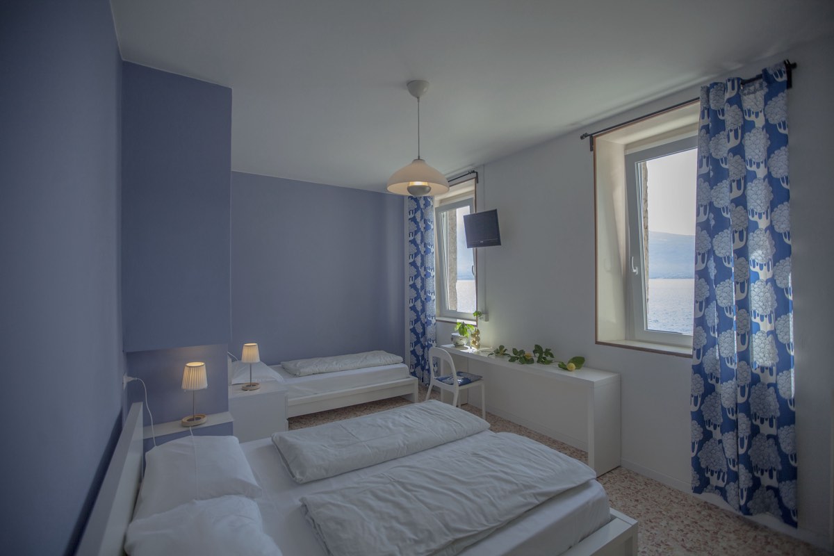 Camera Tripla